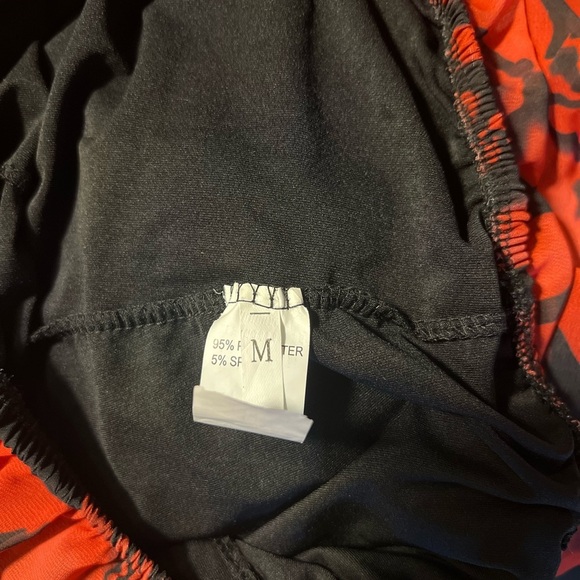 ❤️🖤NWOT-SEXY BLACK WITH RED ROSES DRESS WITH OPEN SIDES SZ M ❤️🖤 - Picture 8 of 9